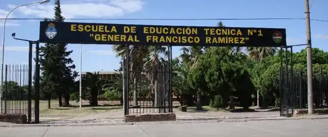 Un club de ciencia entrerriano creó una estación meteorológica con elementos descartables
