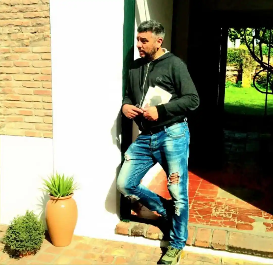 Chascomús, escenario de una novela que cruza fronteras: “Un hombre de fe”, de Juan Patricio Wallace, será publicada en España