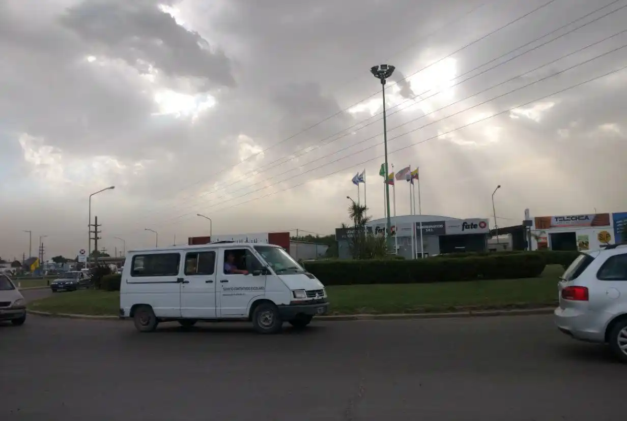 Veredas, plaza y espacios verdes en la rotonda de acceso a Gualeguaychú
