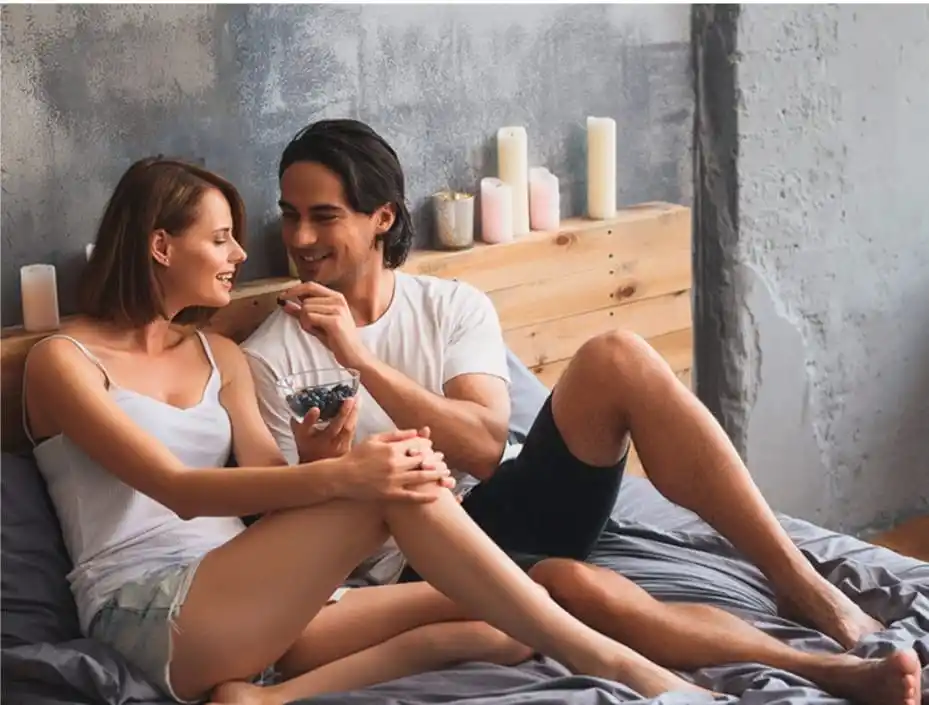 Nutrirse también es un acto de intimidad: compartir sabores, mirarse sin apuro y habitar el cuerpo con presencia.