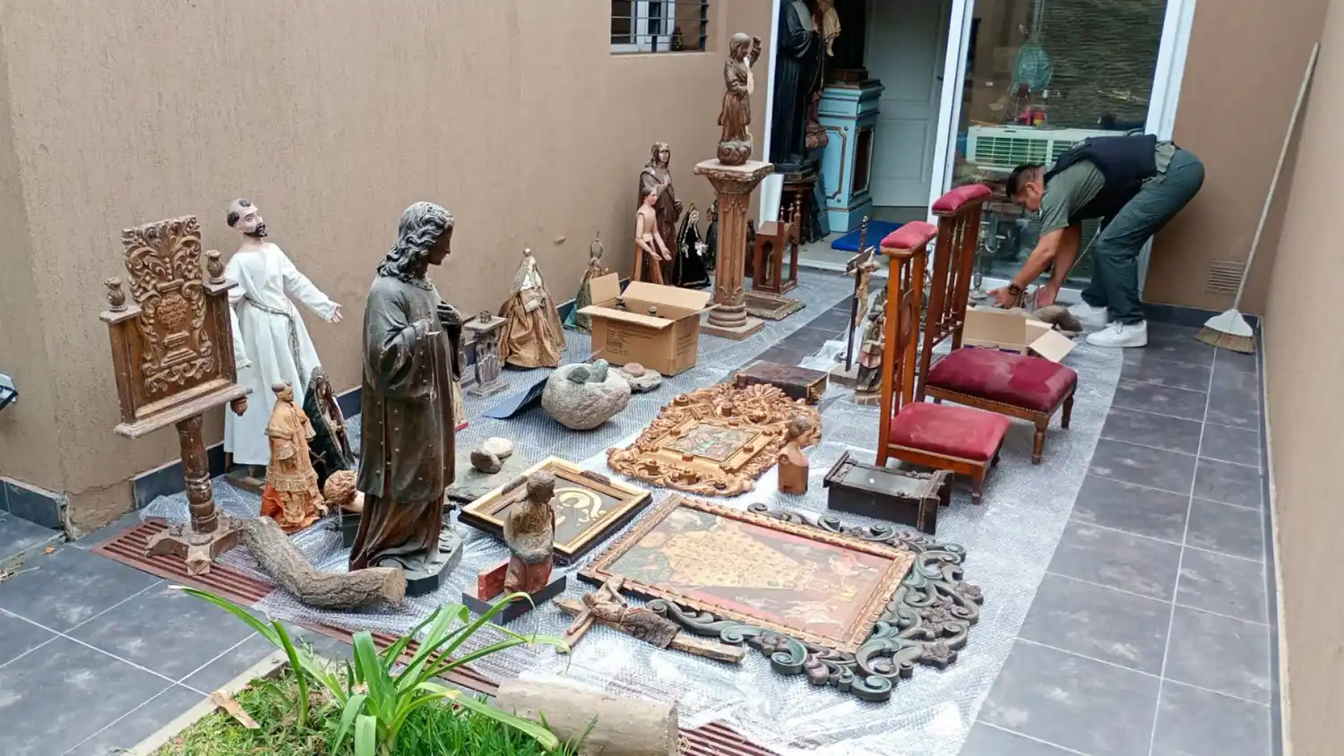 Increíble: secuestraron casi 100 piezas arqueológicas y obras de arte que eran vendidas ilegalmente en Santa Fe