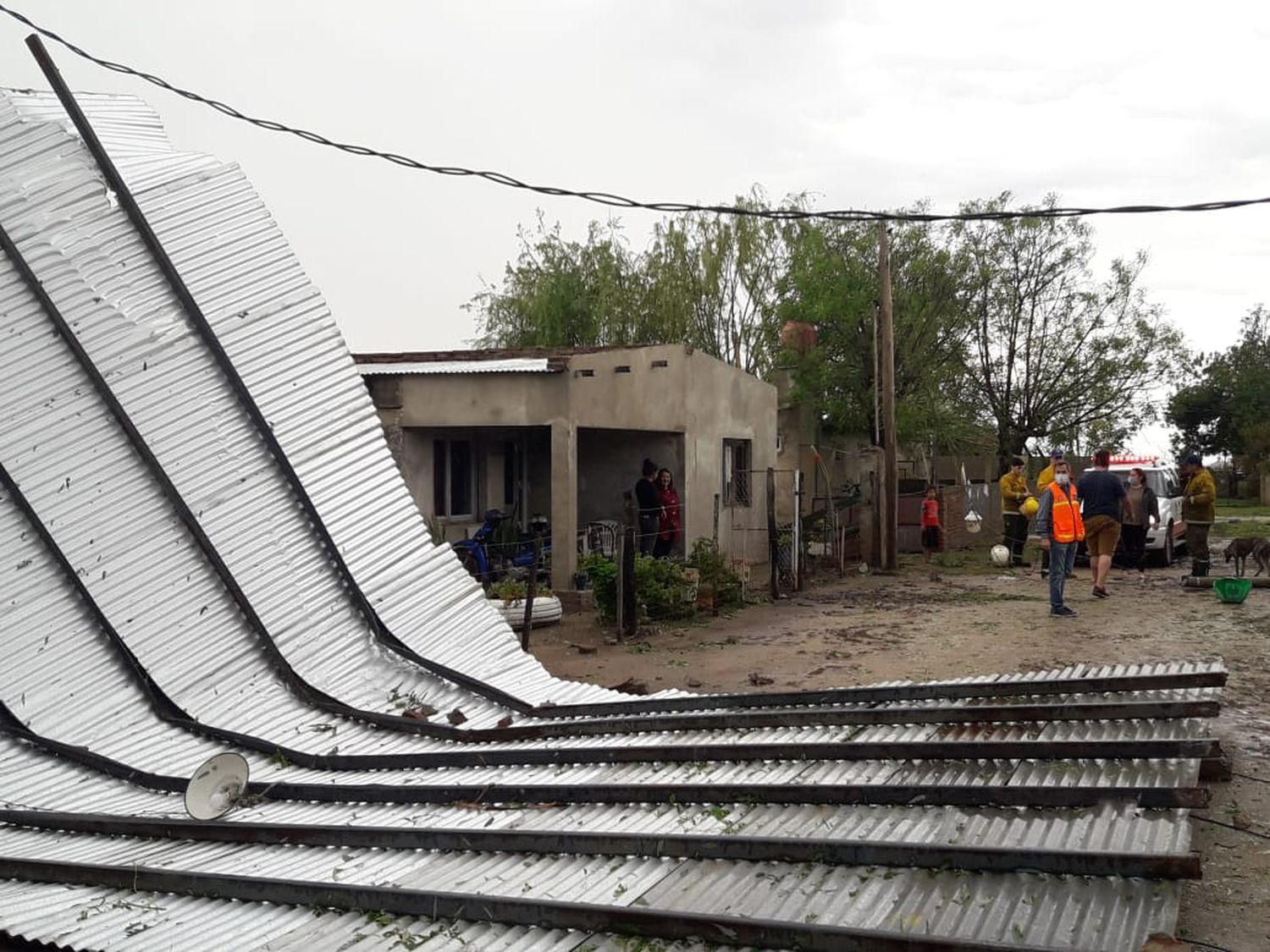 Asisten a la comuna de María Susana luego del fuerte temporal que afectó a la comuna