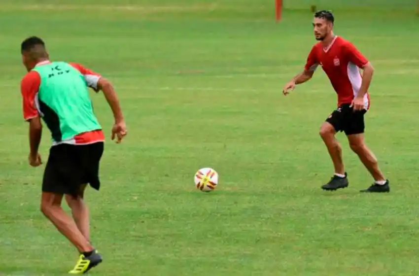 Julián Vitale, un volante central de Primera para Alvarado