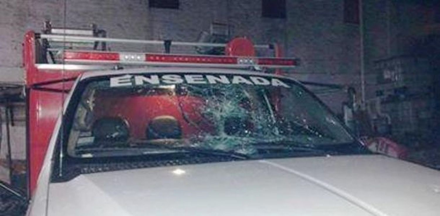 Vecinos intentaron linchar a bomberos voluntarios de Ensenada