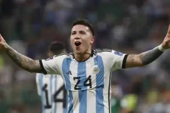 Enzo Fernández se operará de una hernia de cara a la Copa América