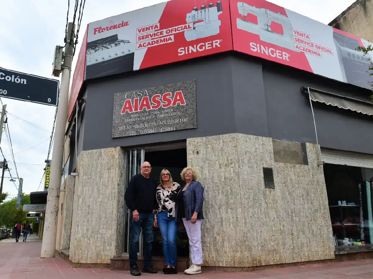 Casa Aiassa, 50 años reparando y vendiendo máquinas para coser   
