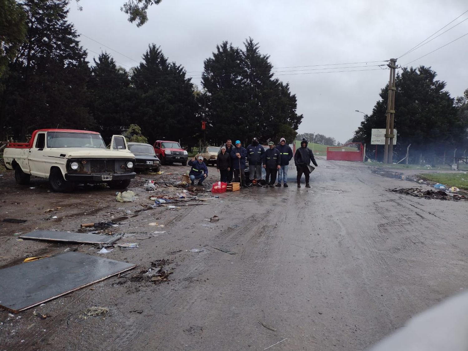 Operarios del Relleno Sanitario se manifestaron en el ingreso al predio