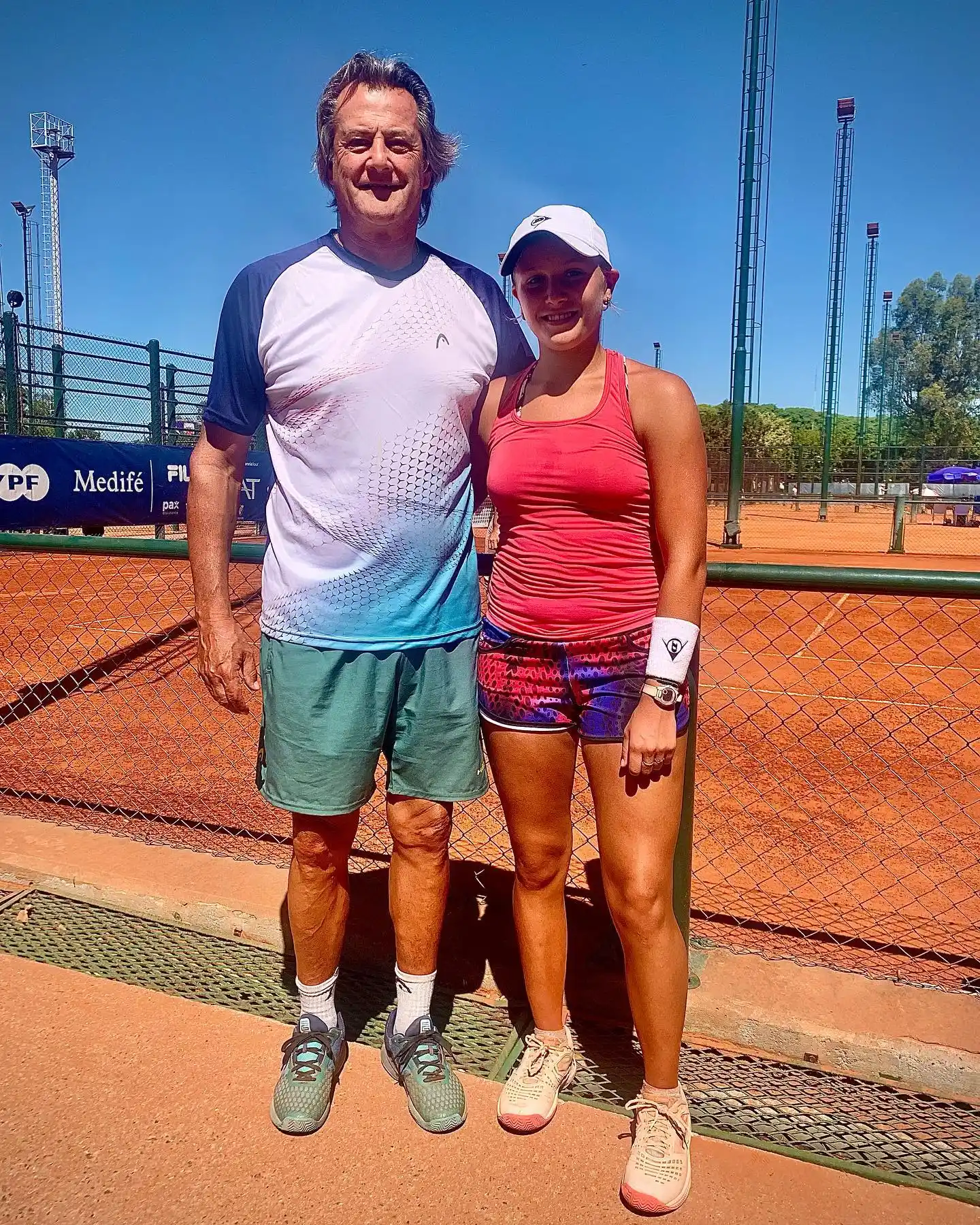 Larraya Guidi, en River, junto a su formador Mario Bravo.