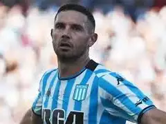 Martínez sufrió una lesión en la rodilla.