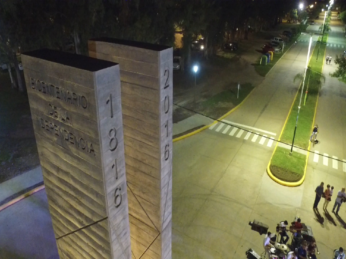 Brinkmann cuenta con nuevo hito  urbano: Monumento al Bicentenario 