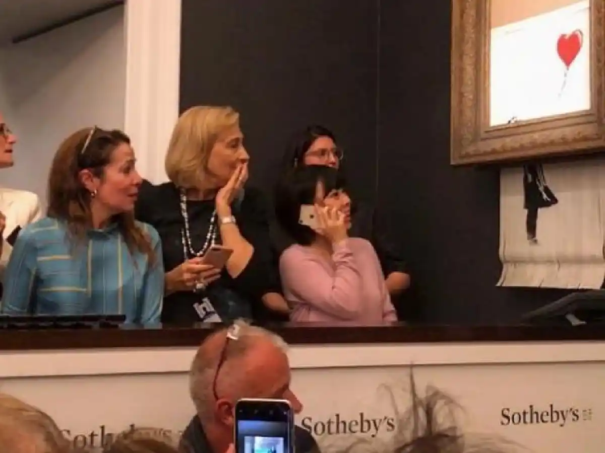 Una obra de Banksy se autodestruye tras  ser subastada por un millón de libras  