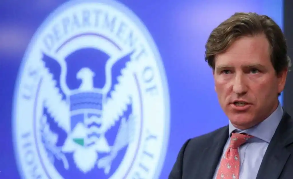 Donald Trump despide a director de seguridad electoral Chris Krebs