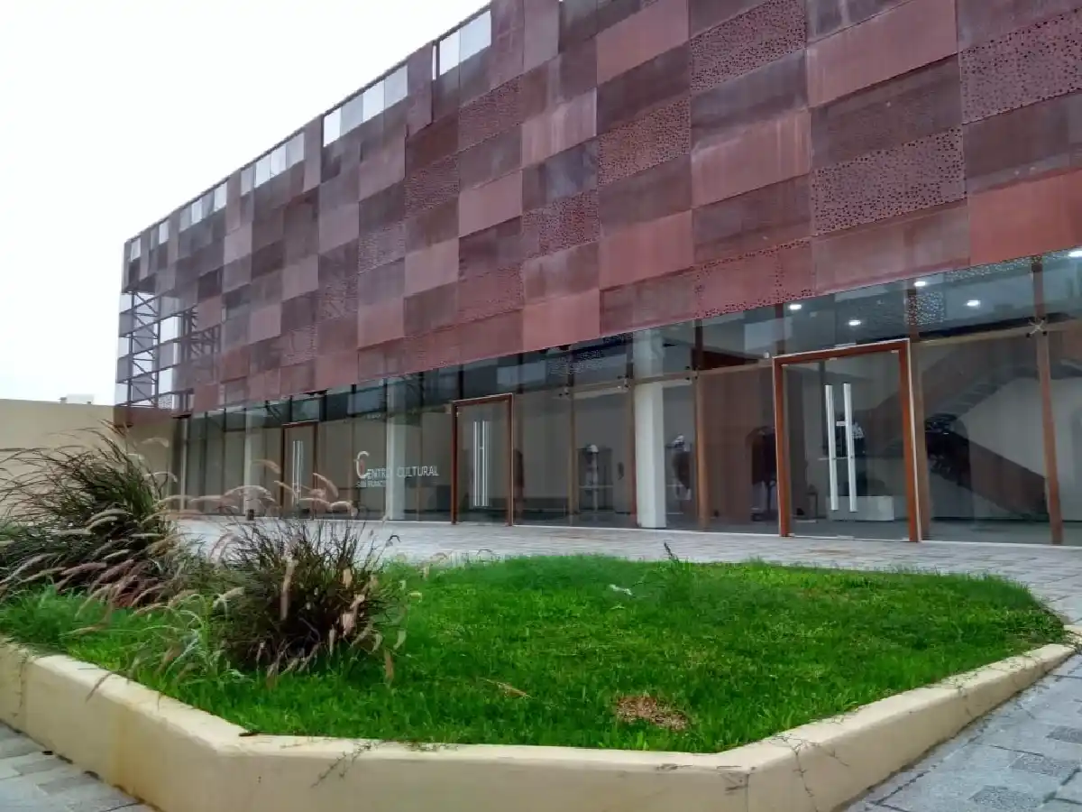 Pedido de informes por el centro cultural