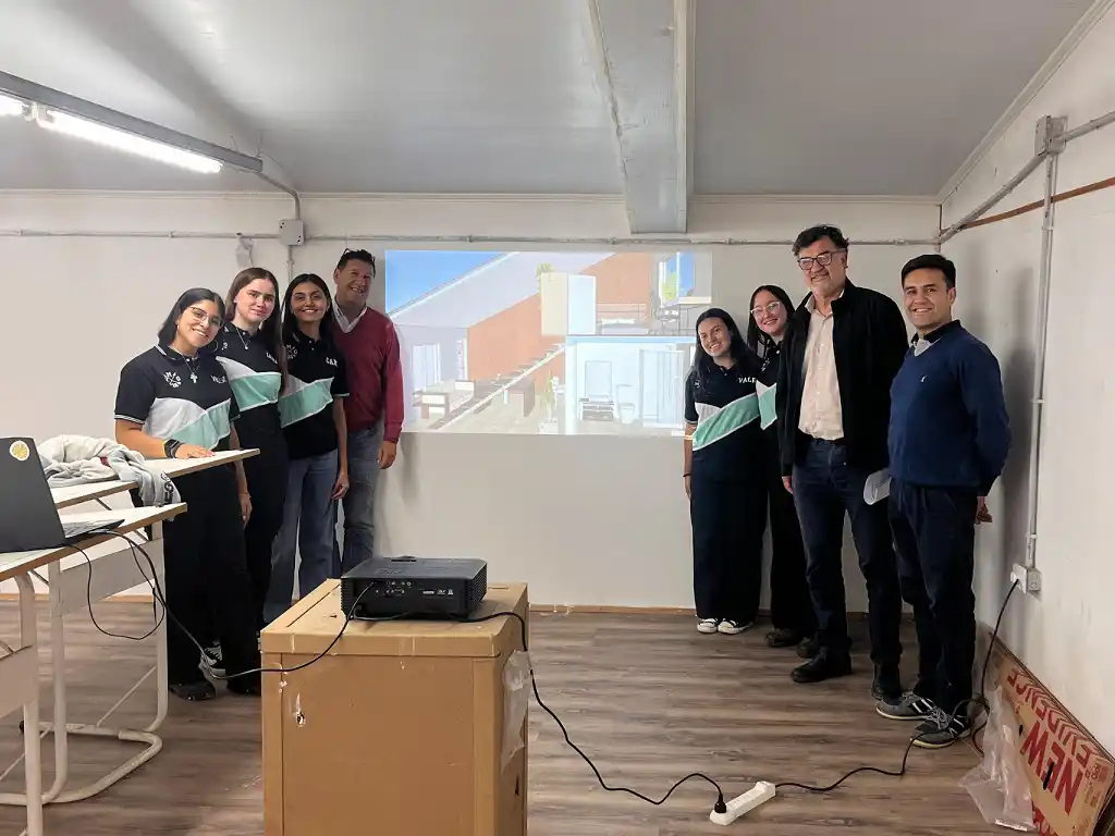 Estudiantes de San Salvador presentaron un proyecto alternativo de vivienda social al IAPV