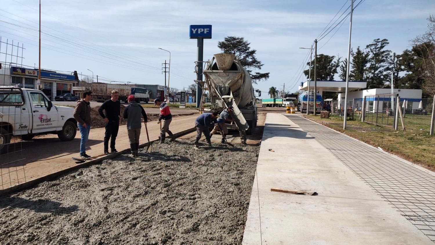 El proyecto comprende trabajos desde Brown y Hoffman, hasta Av. Cincuentenario, e involucra la pavimentación de los 400 metros de colectora.