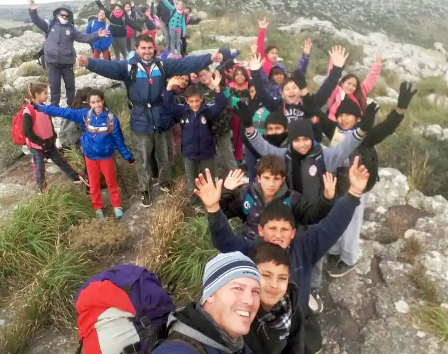 Chicos de la Escuela Nº 6 en  el paraje Puerta del Diablo