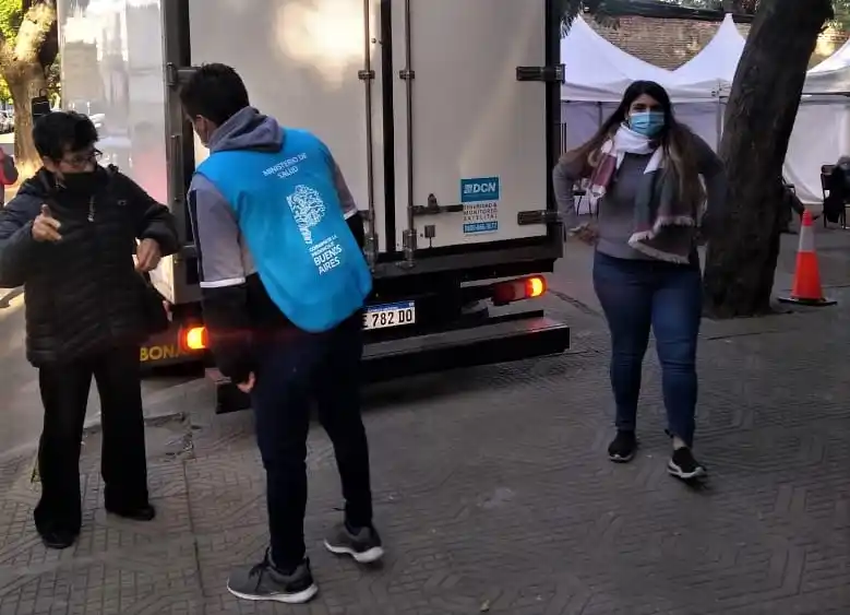 Vacunación contra el coronavirus: llegaron 500 dosis y hay 440 turnos para este viernes