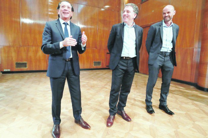 Gobierno quiere para 2019 paritarias en 23% (más revisión)