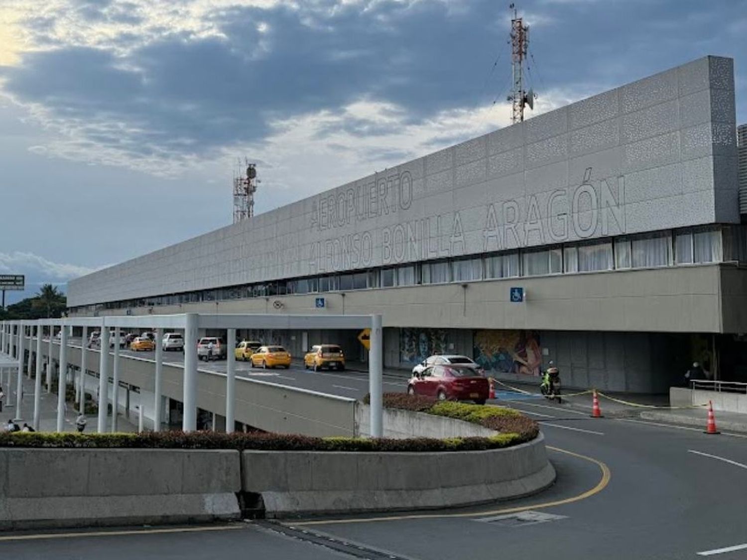 Aeronáutica Civil de Colombia  asumiría operación del Aeropuerto Alfonso Bonilla Aragón por hasta 11 meses