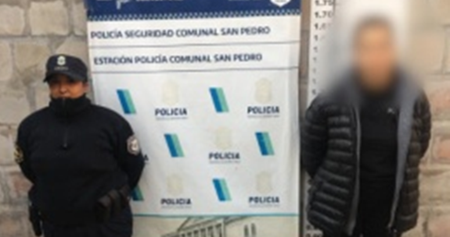 Esperaba en el hall de la Comisaría y agredió a otra mujer: fue aprehendida