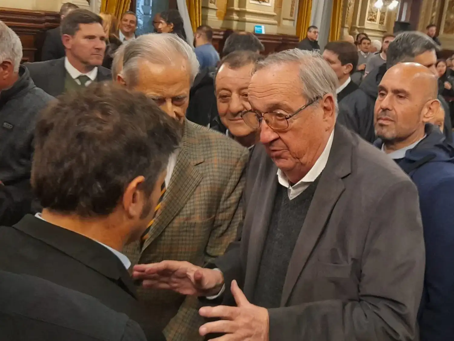 Uno de los principales pedidos acercados por el intendente volvió a ser el dragado del arroyo Langueyú, una obra que el Municipio solicitó formalmente a la Provincia en abril.