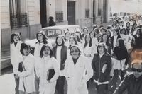 Universidad: Las vecinas que se reencontraron 50 años después y otras historias que dejó la marcha
