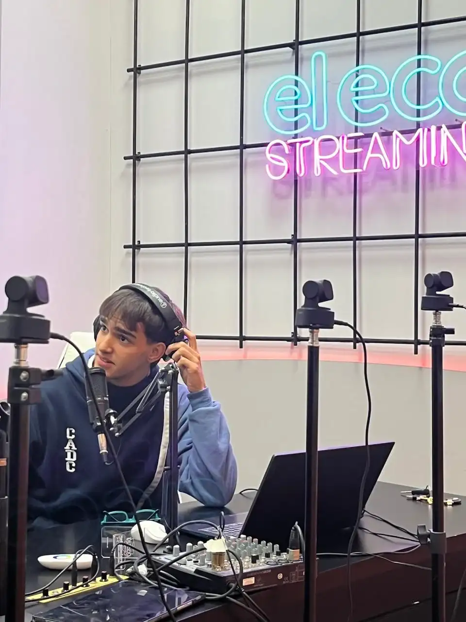Los alumnos de Ayres del Cerro pasaron por el estudio de El Eco Streaming.
