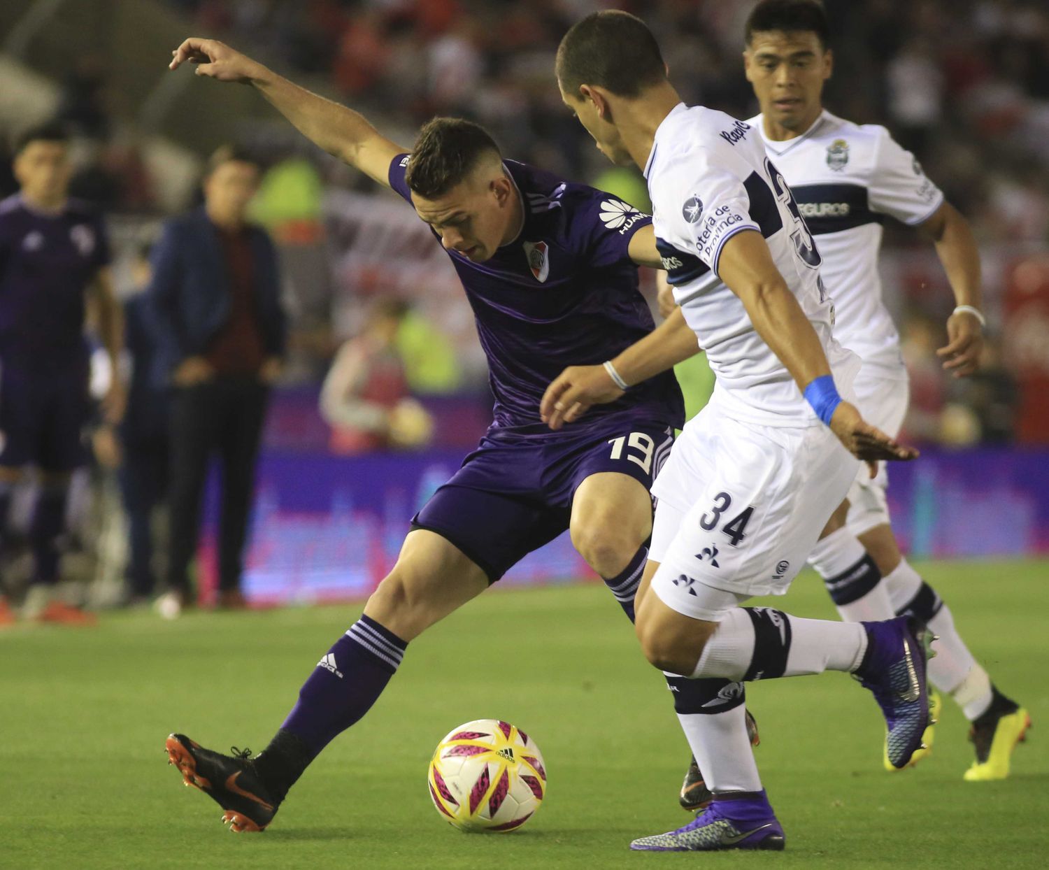 En un duelo de suplentes, River superó a Gimnasia