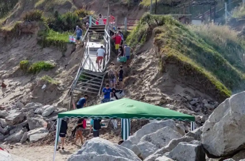 Piden el arreglo de las bajadas públicas en playas de la zona sur
