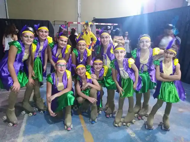 La Escuela de Patín del club Defensa presentó su show “Sueño de una noche de carnaval”
