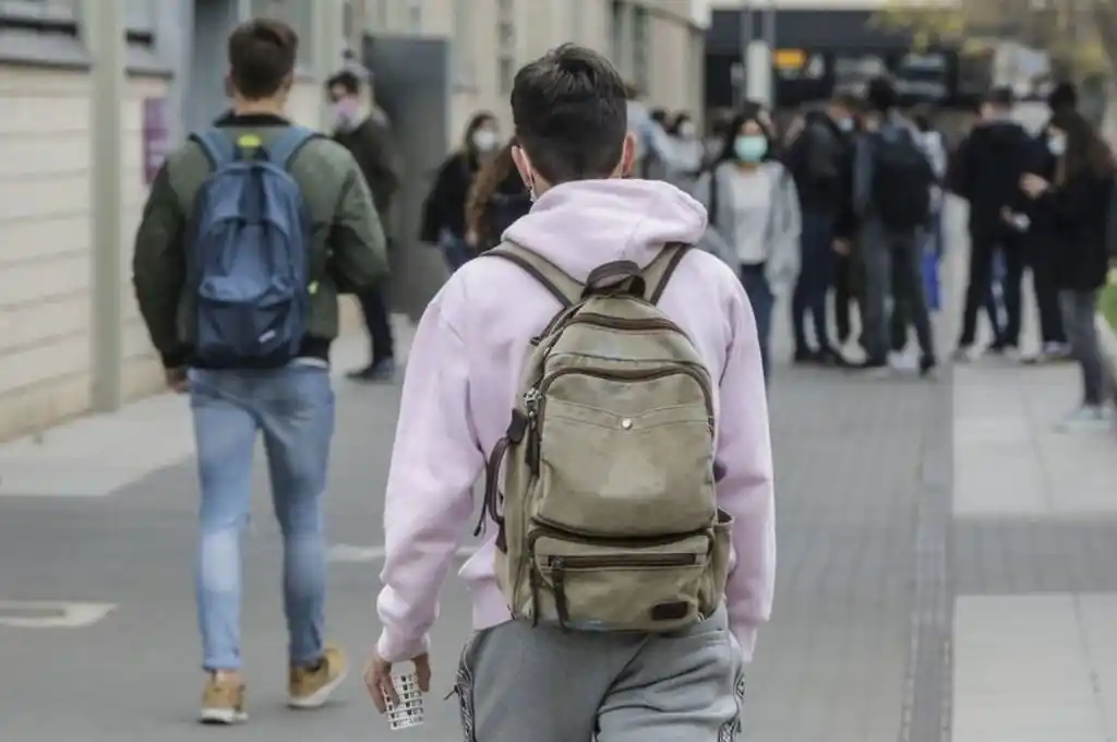 Colombia: el 49,3% de los jóvenes no estudia por problemas económicos