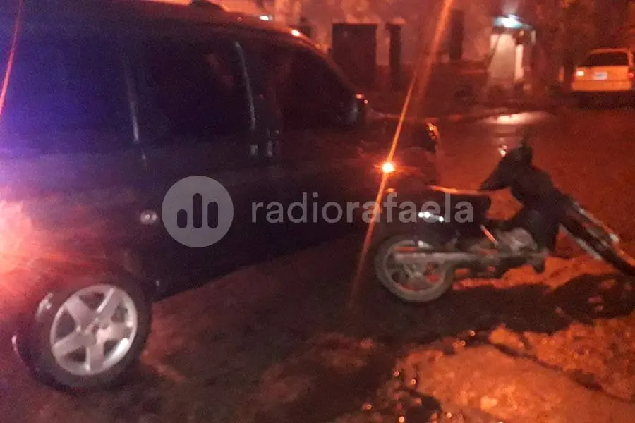 Una adolescente de 16 años terminó chocando con la moto y fue derivada al Hospital de Rafaela