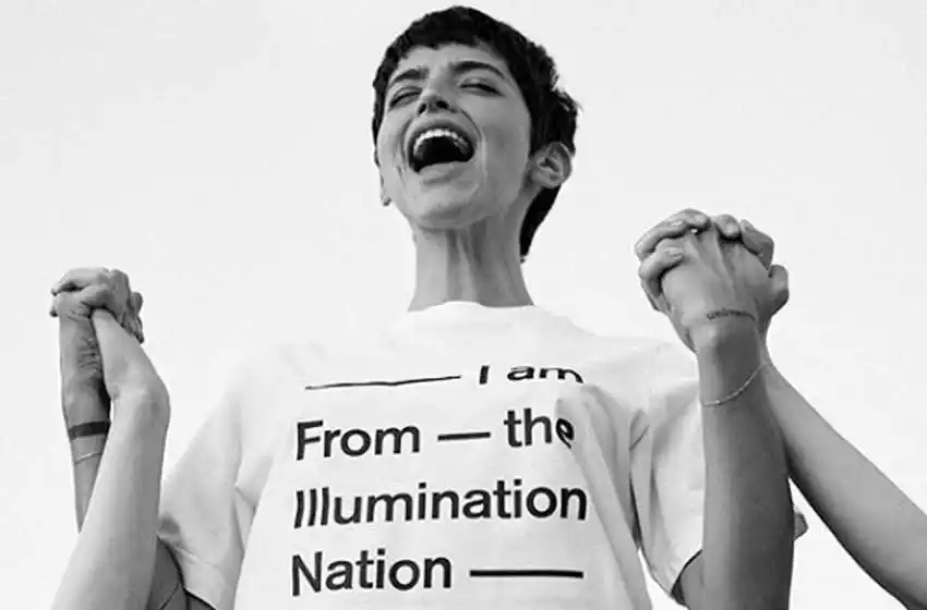 ¿No será mucho? Revelan el precio de la remera que usó Calu Rivero para el encuentro de «iluminación» en su casa