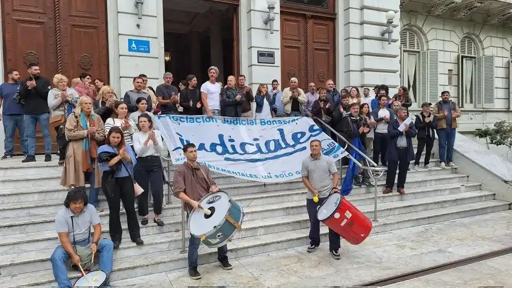 La decisión fue tomada tras asambleas en las 20 departamentales, donde por amplia mayoría se resolvió convalidar la oferta oficial.