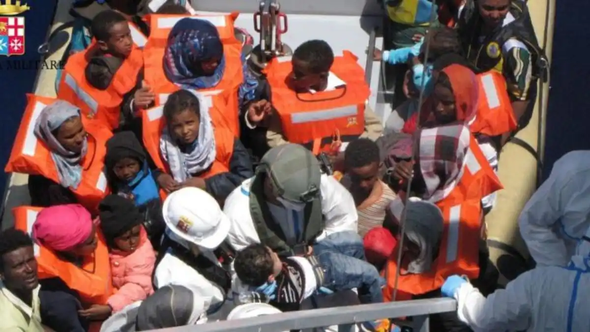 Italia al rescate de 1.300 migrantes a la deriva en el Mediterráneo