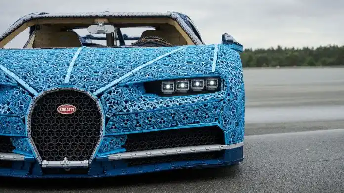 Autos hechos con legos