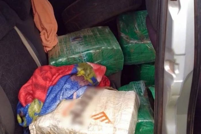 Vehículo con los 300 kilos de marihuana