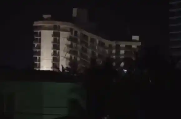Video: así demolieron lo que quedaba del edificio que colapsó en Miami