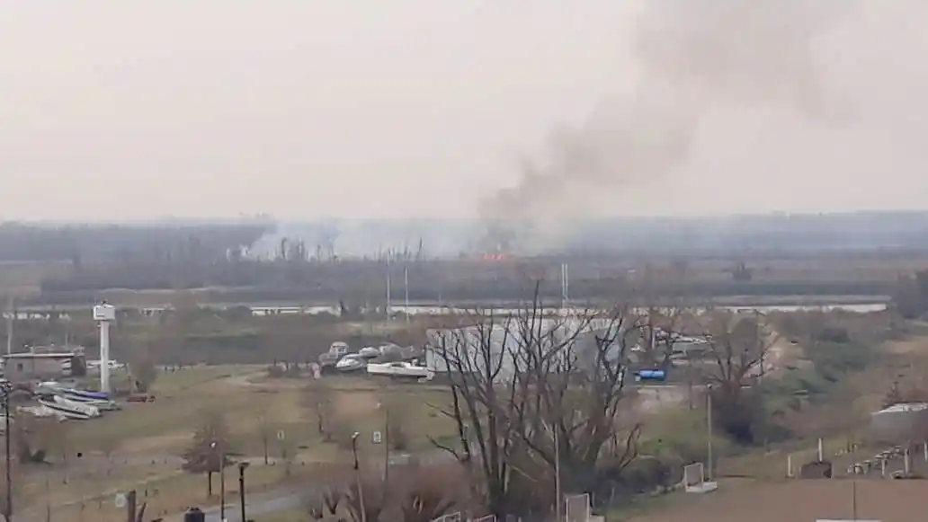 Otra vez humo sobre San Pedro por incendios en zona de islas