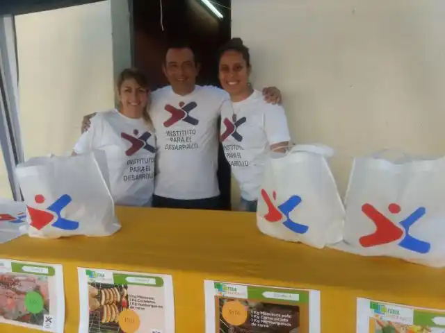 El IPED entregó 57 bolsones en la feria itinerante