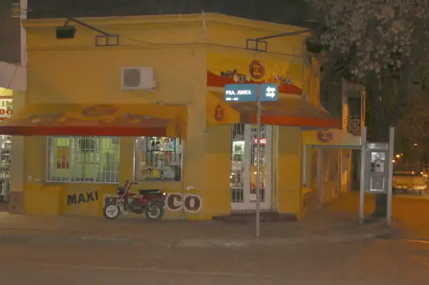 Asaltan a mano armada un kiosco y se llevan dinero y una notebook