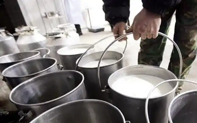 Después del "frutazo", los productores regalarán leche en Plaza de Mayo