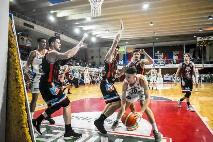 Estudiantes enfrentará hoy  sábado a Deportivo Viedma  en el �SGigante Verde⬝