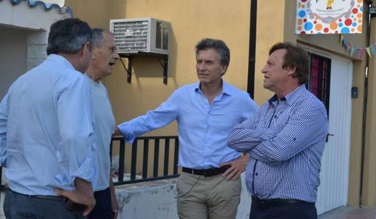 Unos tres mil paranaenses pidieron a Macri que los visite en su casa