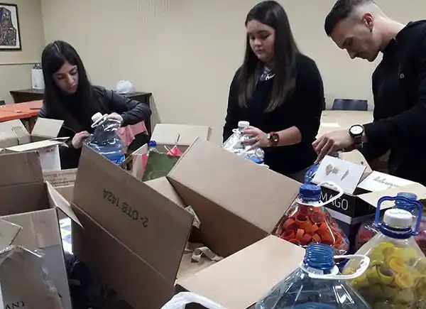 El Club Leo lleva entregadas cerca de tres toneladas de tapitas plásticas al Garrahan