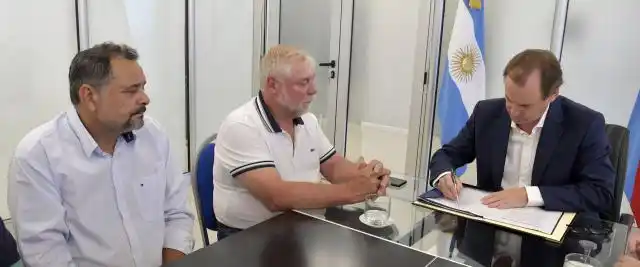 Bordet formalizó con los gremios estatales la recategorización para 10.000 trabajadores públicos