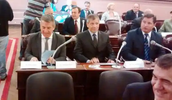 Diputados oficialistas repudian que se acallen las “voces disonantes” 