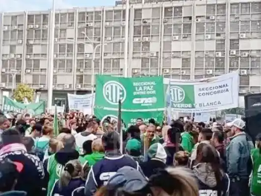ATE convocó a una movilización advirtiendo "congelamiento salarial"