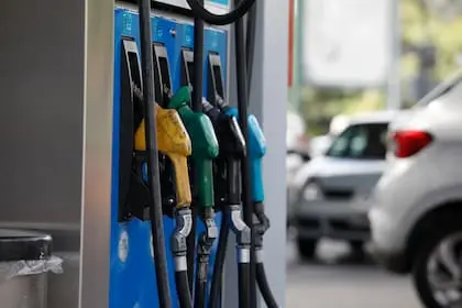Cuánto bajó el combustible en Necochea y Quequén
