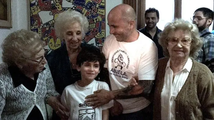 Sampaoli visitó a las Abuelas y respaldó la búsqueda de los nietos
